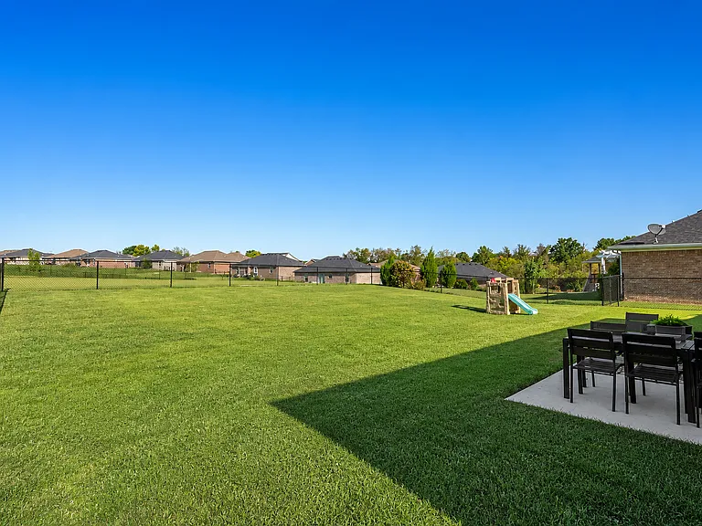 547 Southern Cross Dr — Photo 20