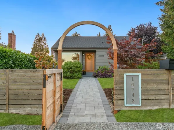 10743 Fremont Avenue N, Seattle, WA 98133
