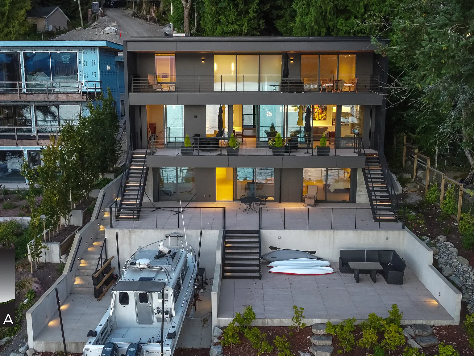 8885 Lawrence Way, West Vancouver — Photo 1