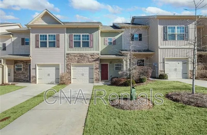 1st image of 596 Oakside Pl