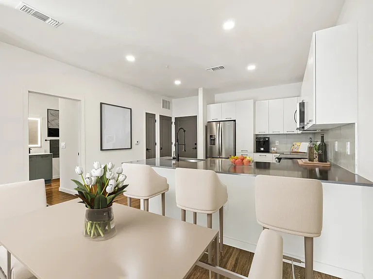 Azalea Luxury Apartments — Photo 42