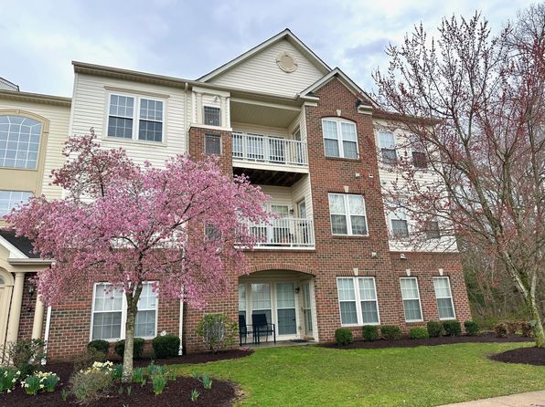 2005 Whispering Ponds Ct APT 3D