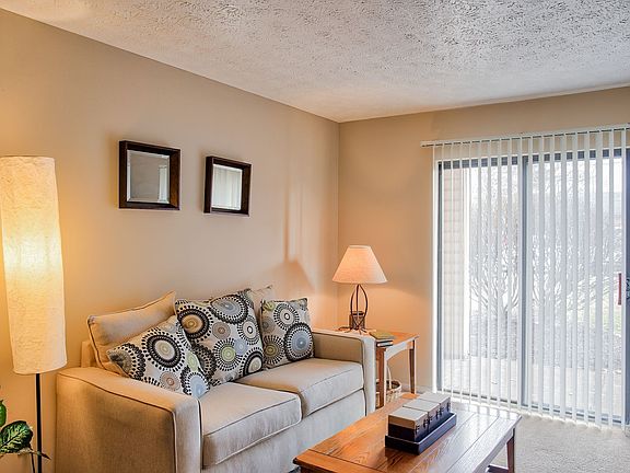 5th image of 545 English Village Dr #107