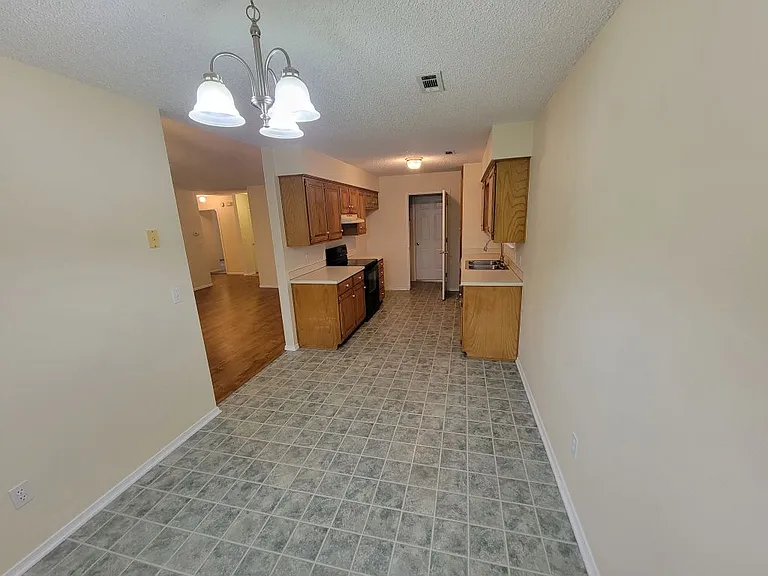 902 S Liberty Dr — Photo 8