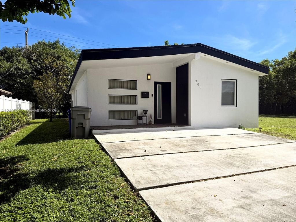 700 NW 17th Ter, photo 2