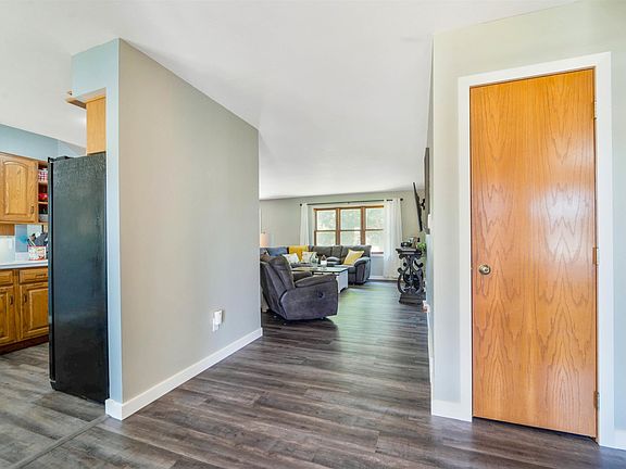 3rd image of 309 Oak Dr