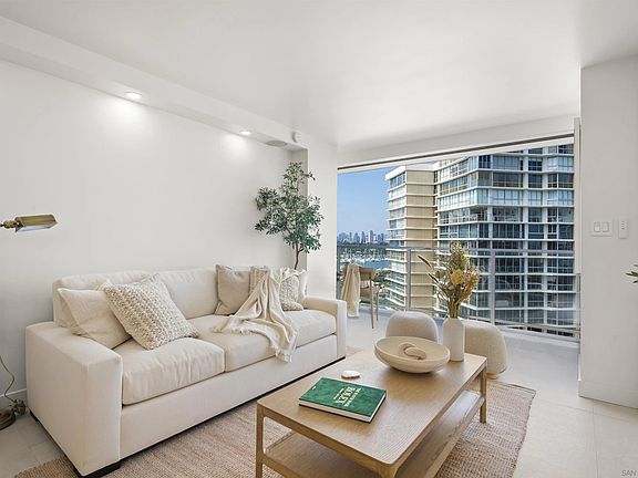 3rd image of 1760 Avenida Del Mundo Unit 901