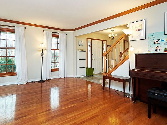 4th image of 1020 E Amberwood Cir