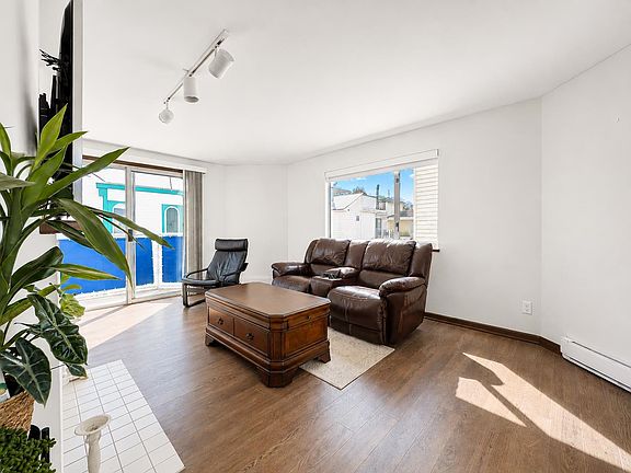3rd image of 3459 River Rd W #14
