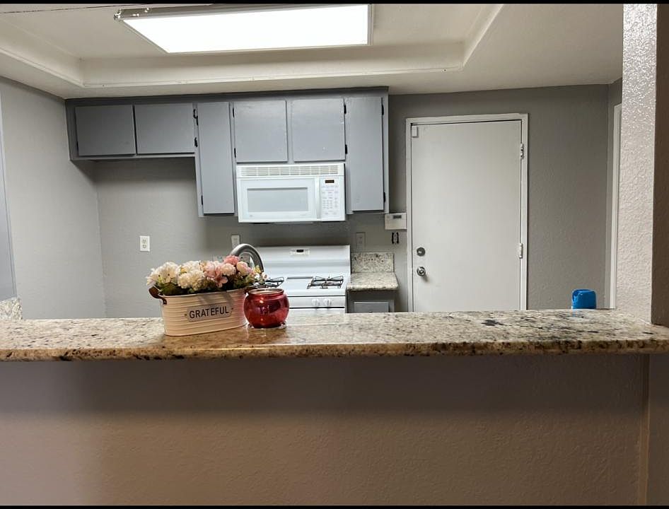 1st image of 1460 Kendall Dr Unit 35