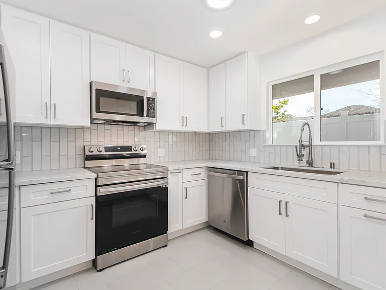 319 N Shelton St — Photo 13