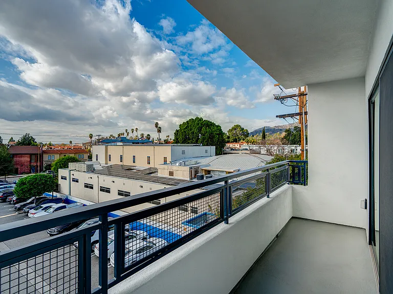 439 Stocker Apartments — Photo 49
