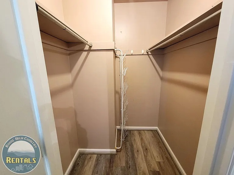 1254 Camelot Ct NE — Photo 14