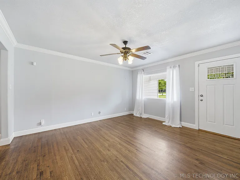 5508 S Newport Ave — Photo 4