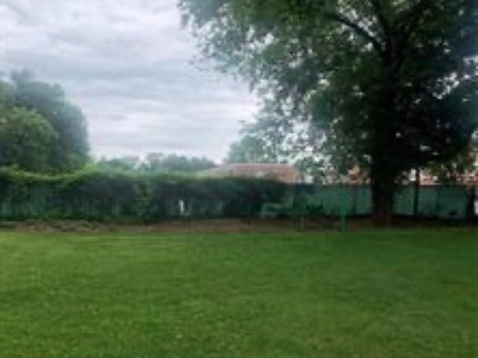 1st image of 14 Edmunds Ln #A