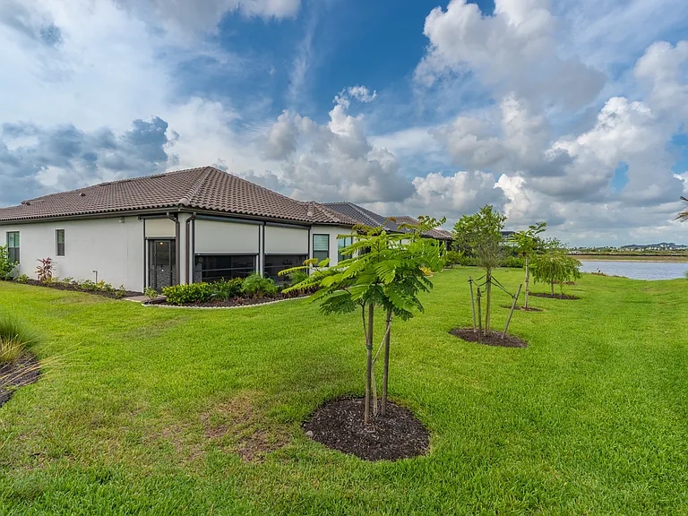 15347 Turin Dr — Photo 33