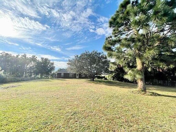 2nd image of 1938 Pelican Ln