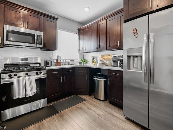 3rd image of 130 Garfield Ave