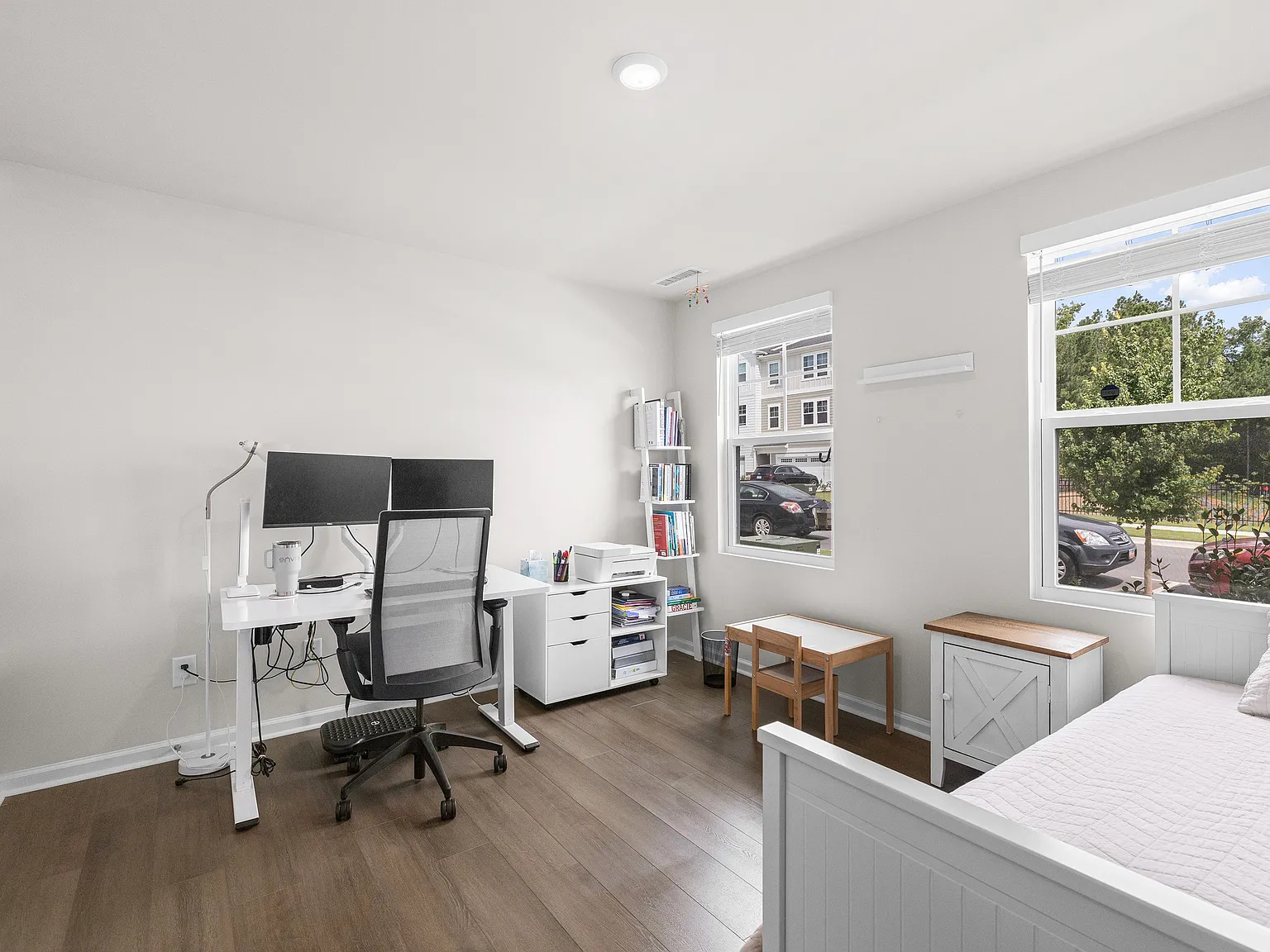 3 bed, 3.5 bath, 1901 sqft, $2,200 — Photo 3