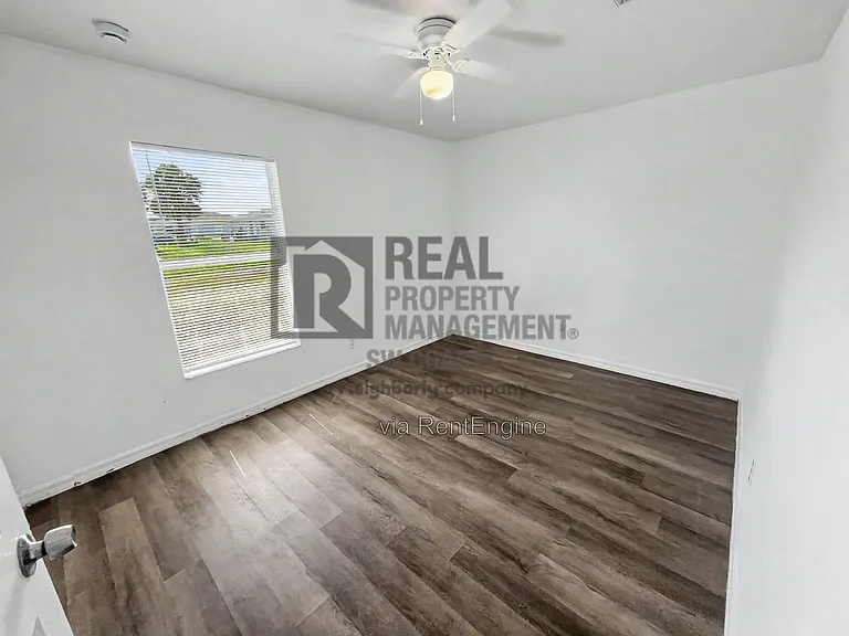1135 Harry Ave S — Photo 5