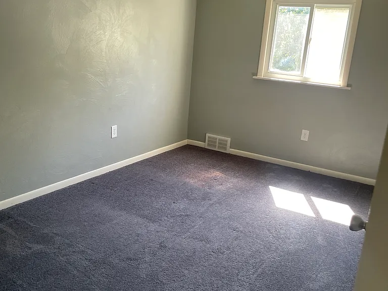 687 Cornell Dr — Photo 3