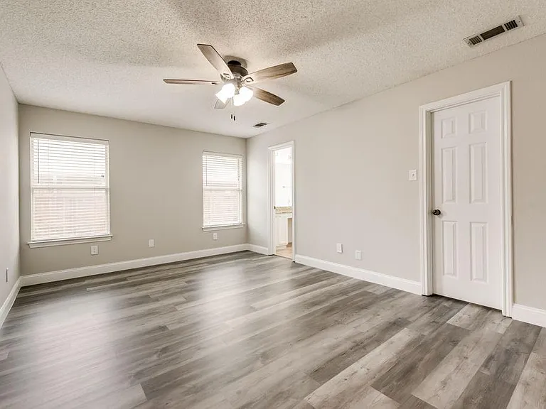 10717 Pineview Ln — Photo 14