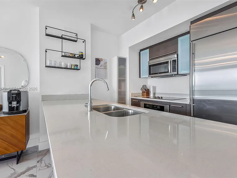 55 SE 6th St #3807 — Photo 9