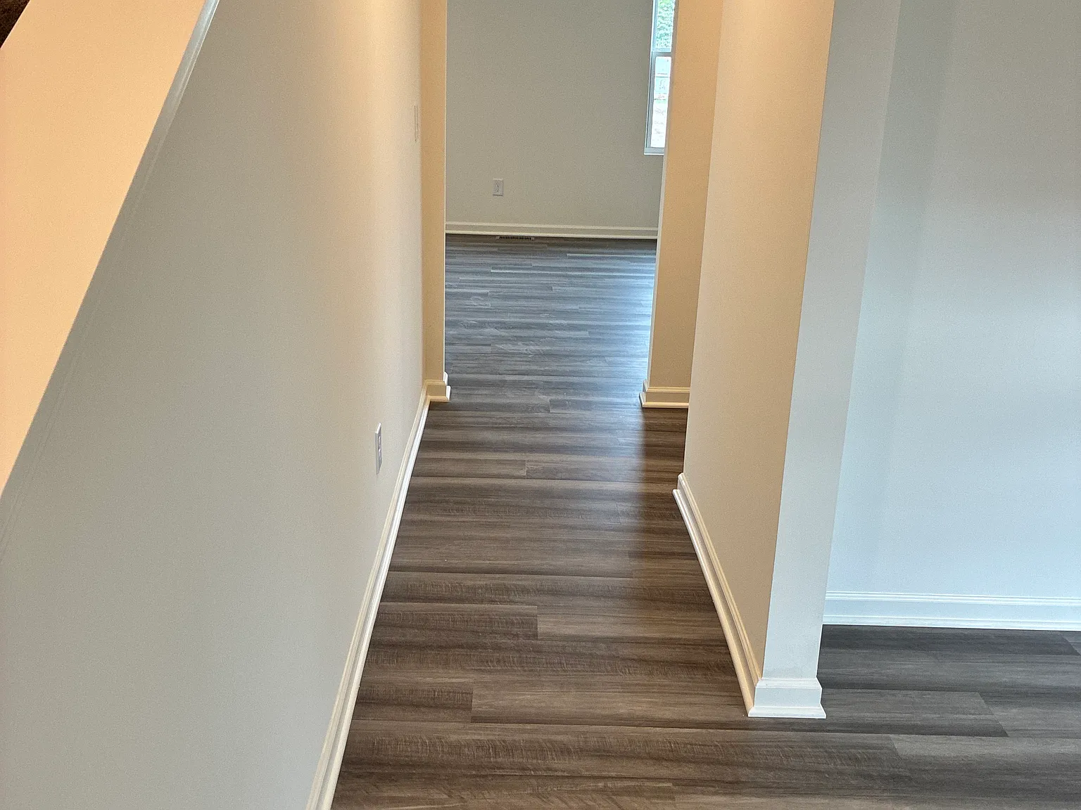 4 bed, 2.5 bath, 2014 sqft, $800 — Photo 2