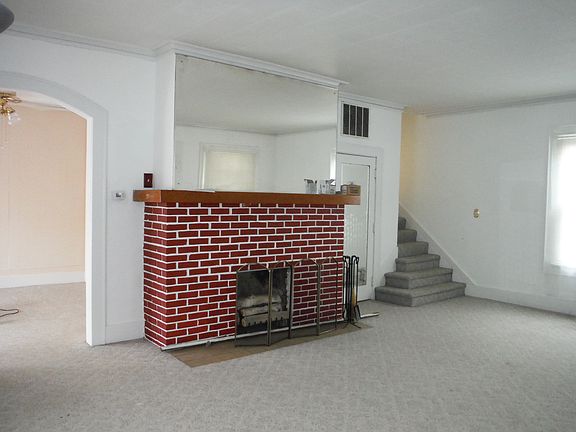 4th image of 814 W 3rd St