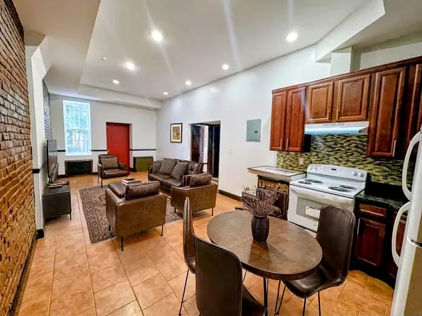 476 Woodward Avenue image 1 of 8