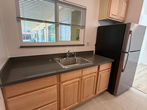 3rd image of 1824 California St APT A