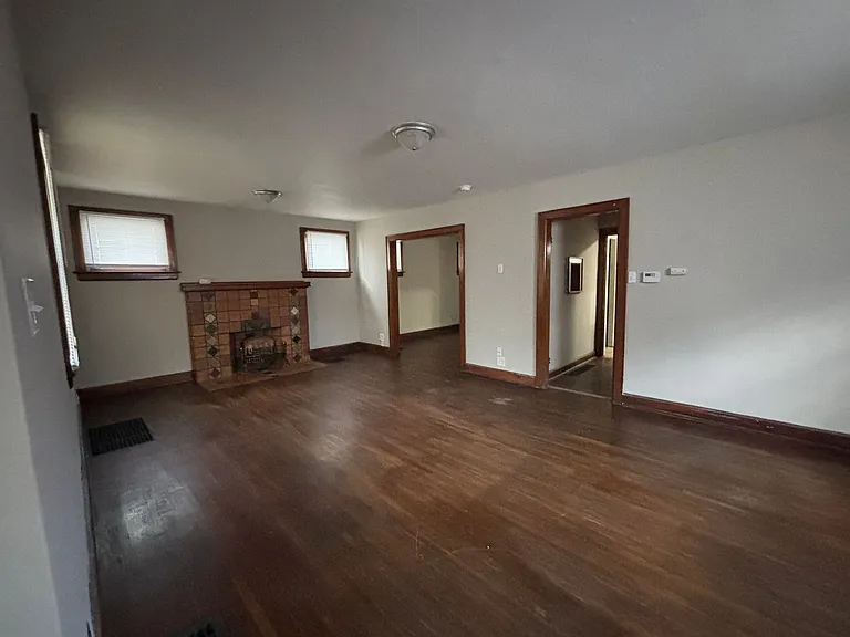 516 Wrexham Ave — Photo 8