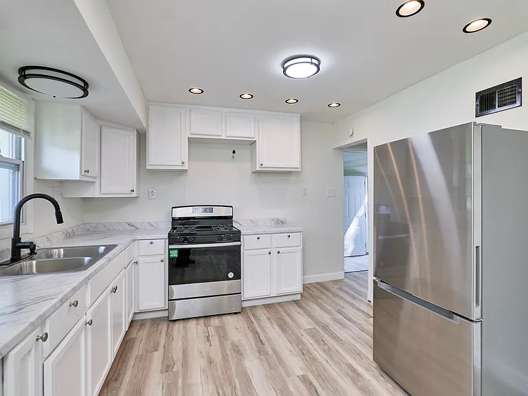 6009 Bermuda Dr — Photo 7
