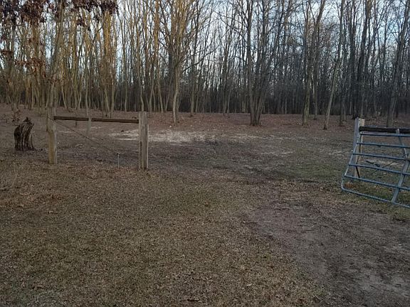 5th image of 160 NE River Pine Dr