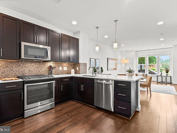 4th image of 1906 Potomac Ave #101