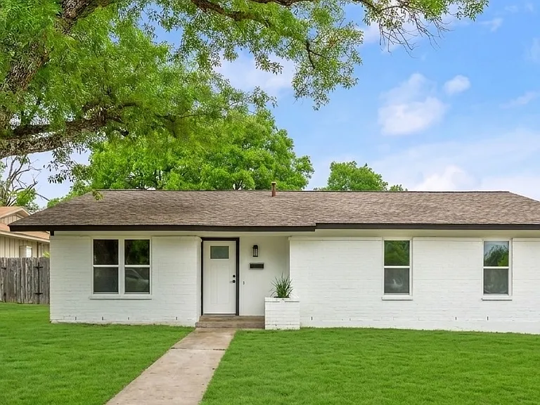 9006 Lodge Ct — Photo 1