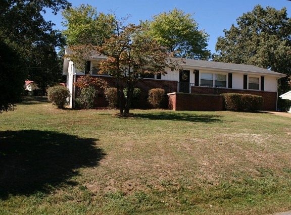 2nd image of 218 Greens Lake Cir