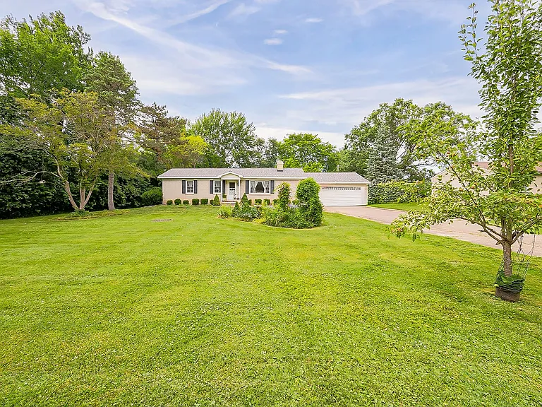 52010 Eleven Mile Rd — Photo 46