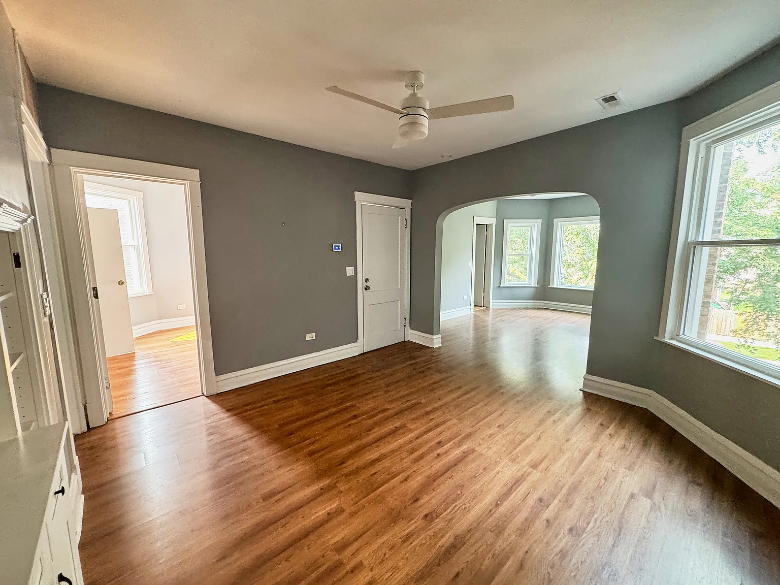 3 bed, 1200 sqft, $2,400 — Photo 4
