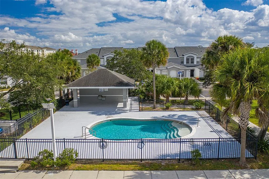 3 bed, 2.5 bath, 1548 sqft, $1,800 — Photo 4