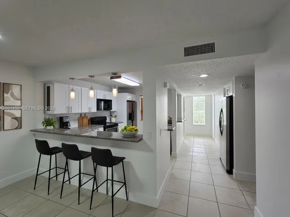 310 Racquet Club Rd APT 204, Fort Lauderdale, FL 33326