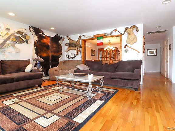 3rd image of 1078 Midland Avenue