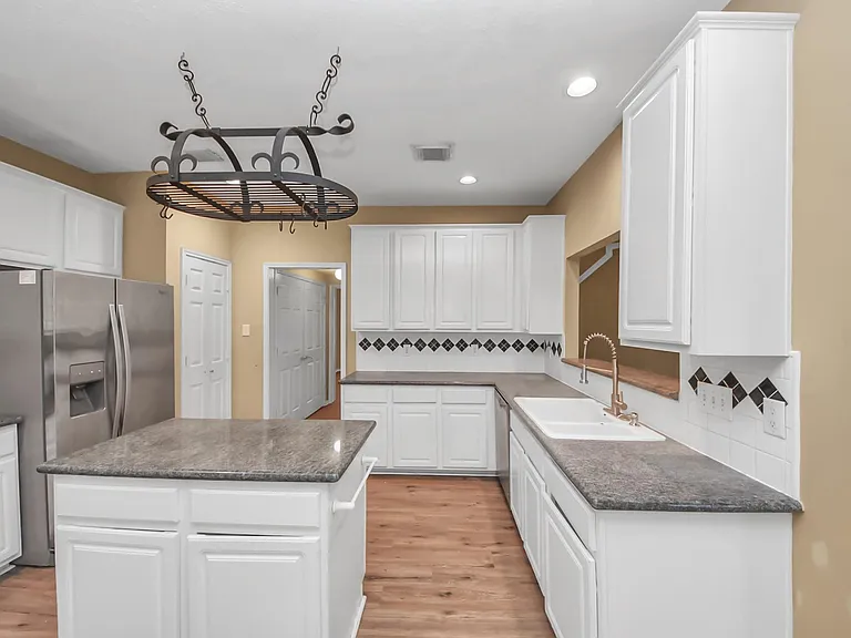 23003 Governorshire Dr — Photo 20