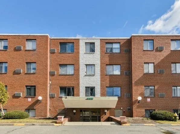 900 Governors Dr APT 10, Winthrop, MA 02152