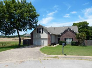 19301 Sycamore Cir, Catoosa, OK 74015