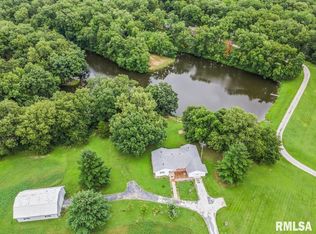 1802 Lakamp Rd, Roodhouse, IL 62082