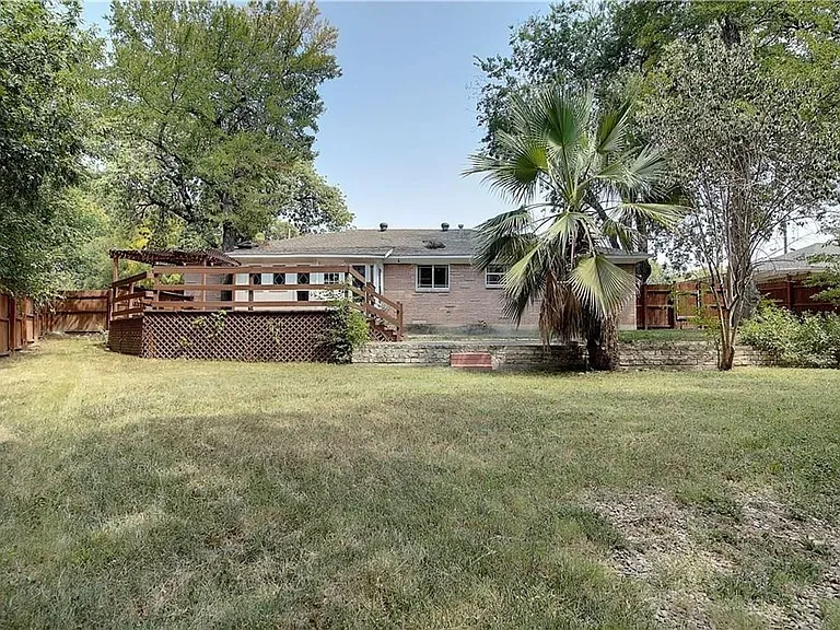 8115 Claremont Dr — Photo 22