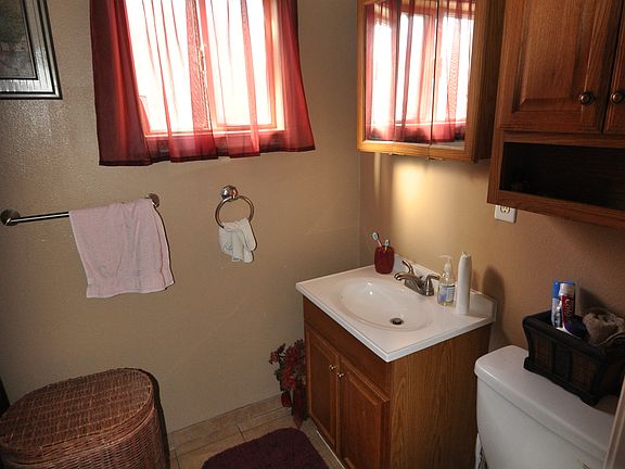 4th image of 1517 Steele Ave