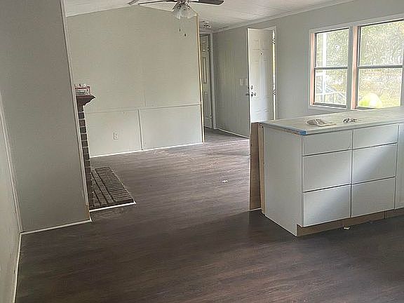 5th image of 130 Lauren Ln