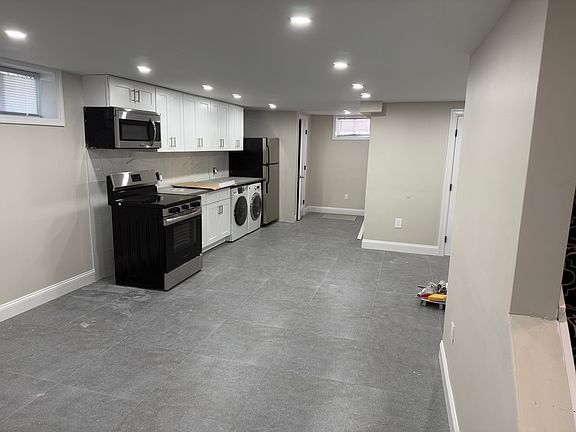 5th image of 162-01 Laburnum Ave #1